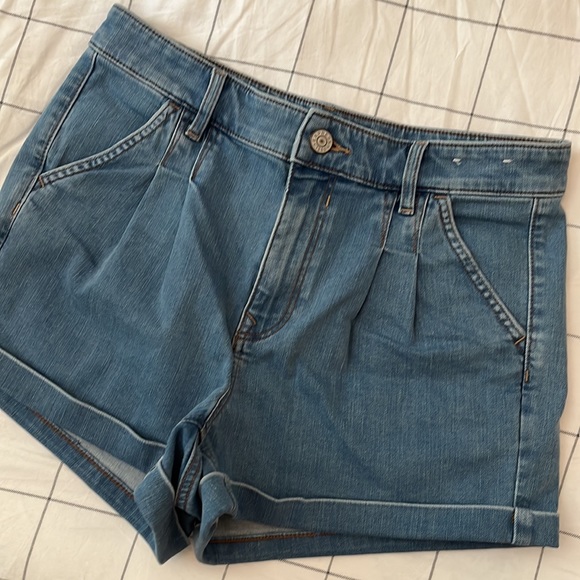 Express high rise shorts, EUC, size 8 - Picture 3 of 5